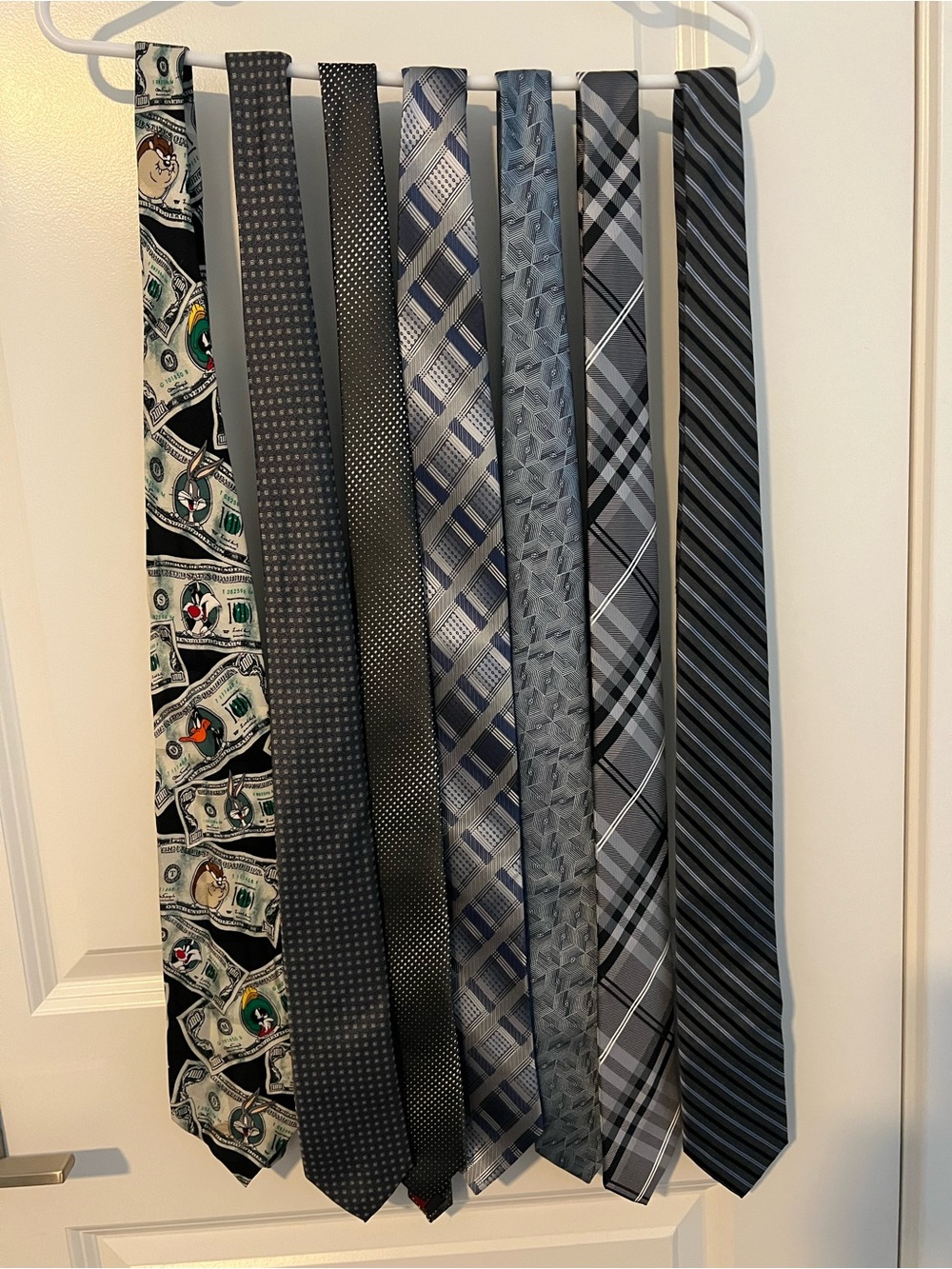 Kenneth Cole Men's Gray and Black Assorted Pattern 7 Tie Lot